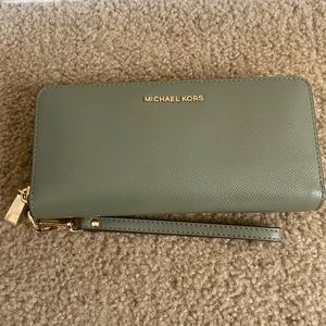 Michael Kors Continental Wristlet